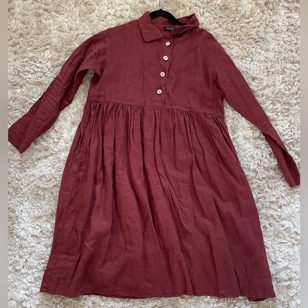 Dress. Roolee Medium Maroon pockets. Collar